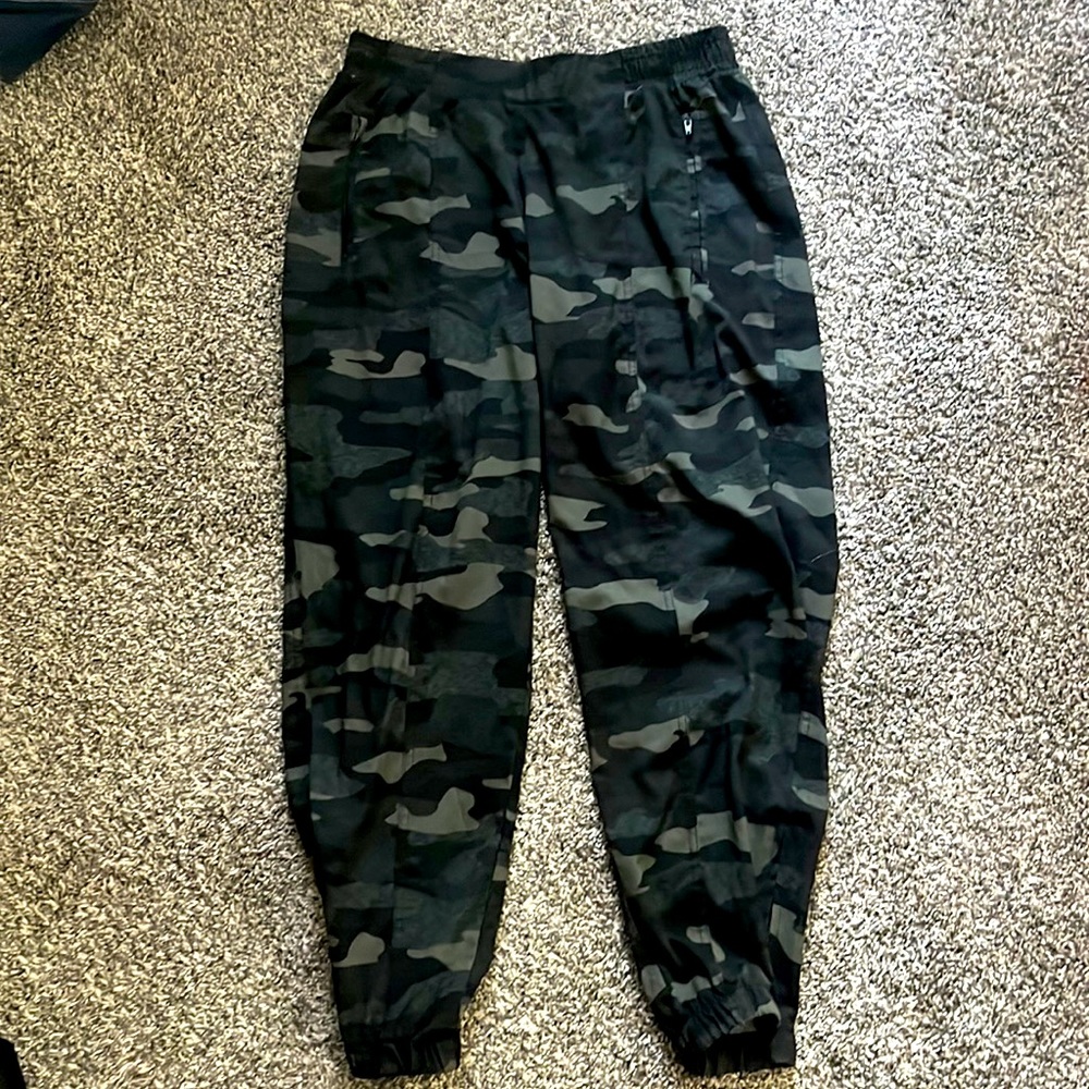 camo work out pants. very light weight and good for exercising in.